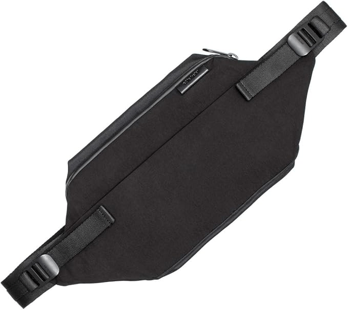 コートエシエル Isarau Small：機能性とデザイン性を兼ね備えた、大人のためのミニマルバッグ